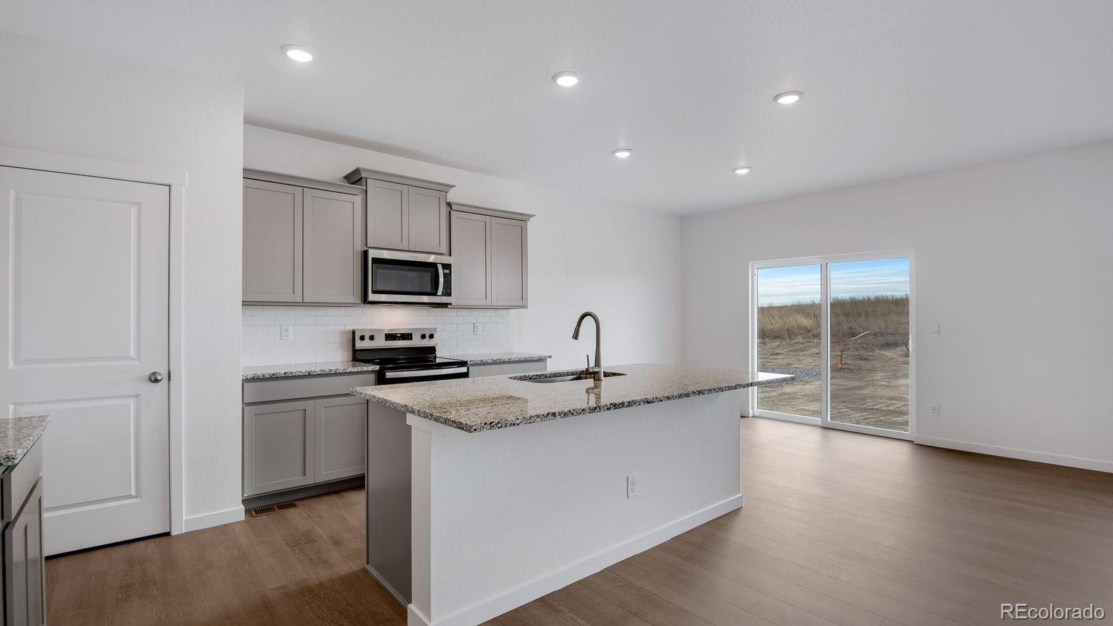 9855 Ceylon Court Commerce City, CO 80022 - Photo 5 of 50