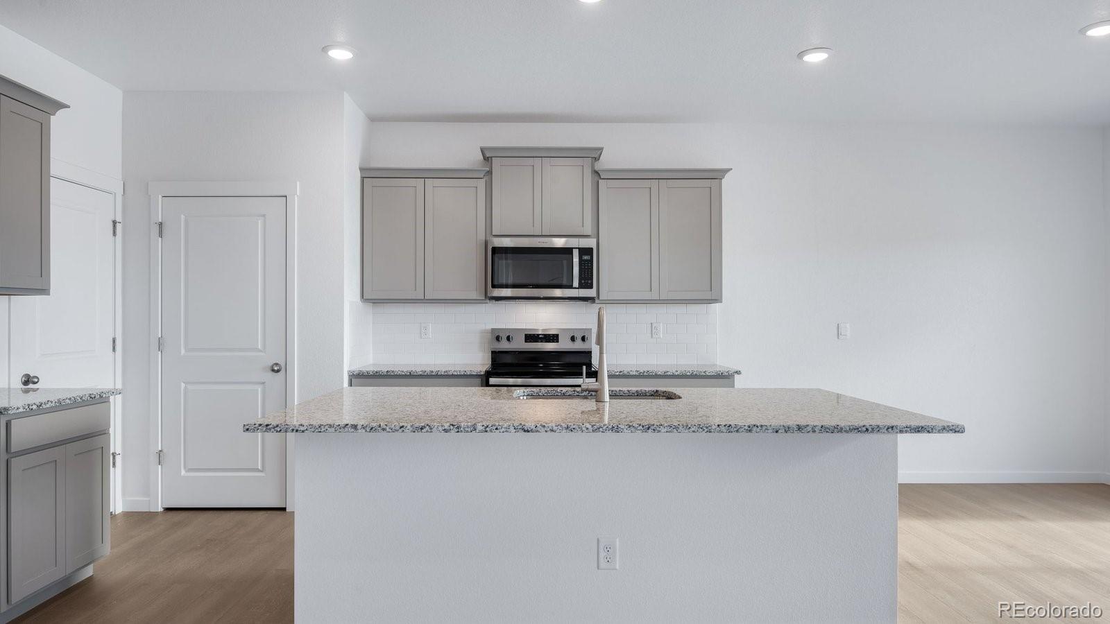 9855 Ceylon Court Commerce City, CO 80022 - Photo 6 of 50