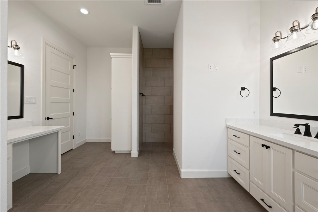 4602 Wesson Drive Bryan, TX 77808 - Photo 26 of 50 Ensuite primary bath