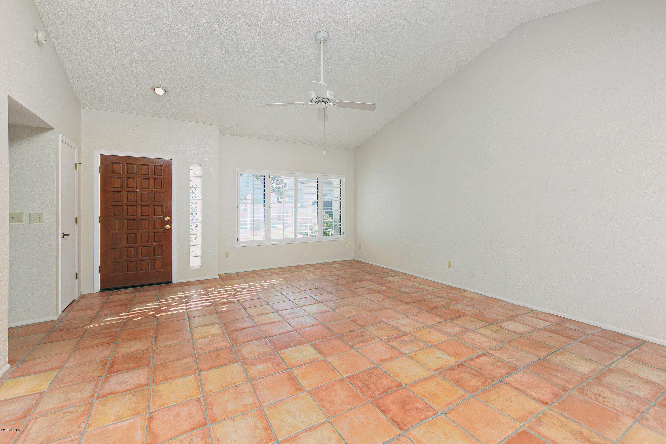 3318 East Clark Road Phoenix, AZ 85050 - Photo 8 of 20 Living Room