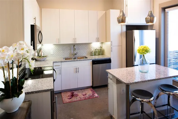 $1,400 | 6000 Gaston Avenue, Unit 109, Dallas, TX 75214