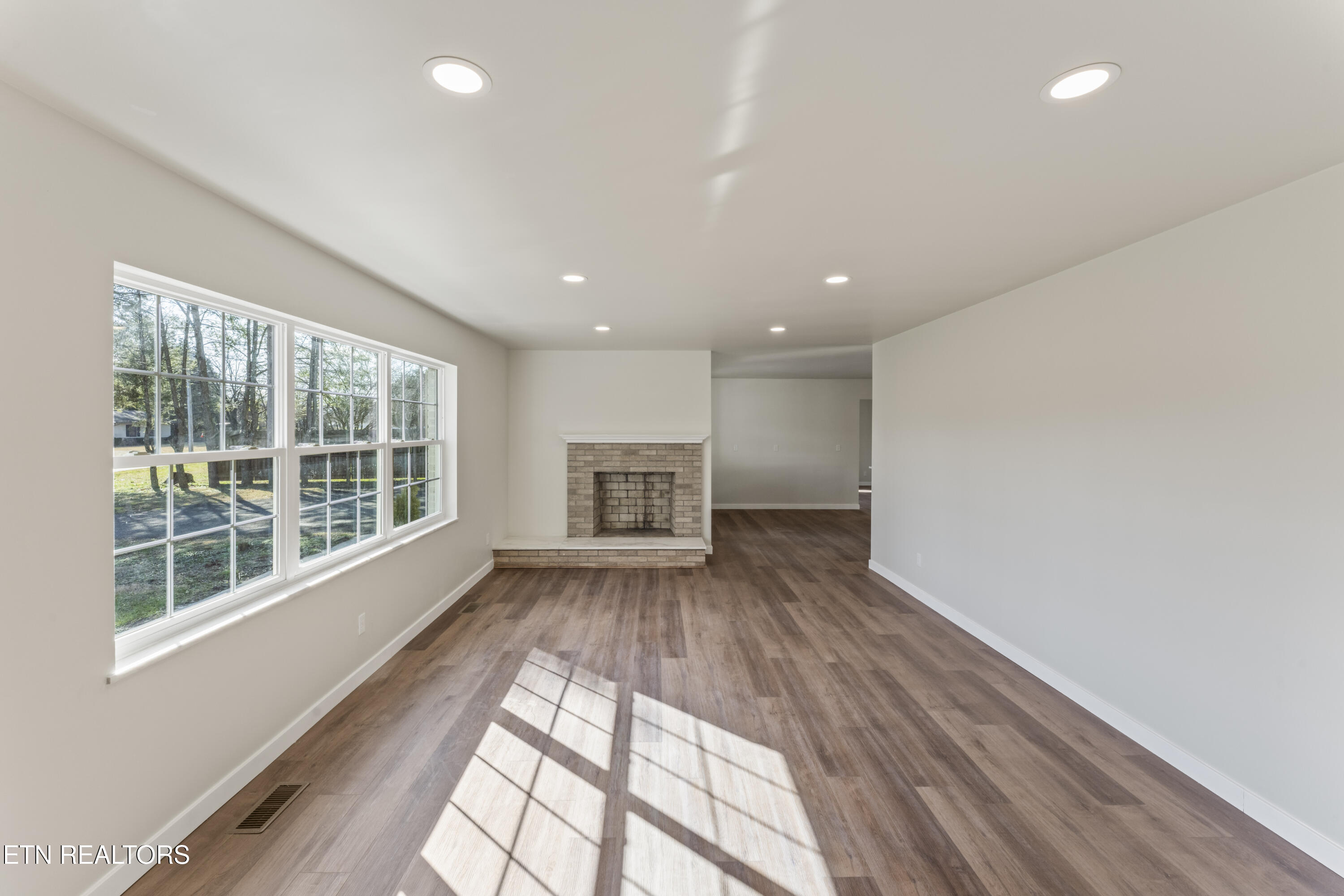 2913 Old Niles Ferry Road Maryville, TN 37801 - Photo 4 of 27 photos_high_resolution_DSC09977