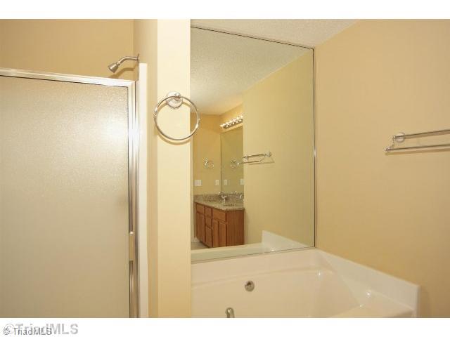 5160 Windsbury Ridge Road Clemmons, NC 27012 - Photo 8 of 13 Master Bath/Spa.