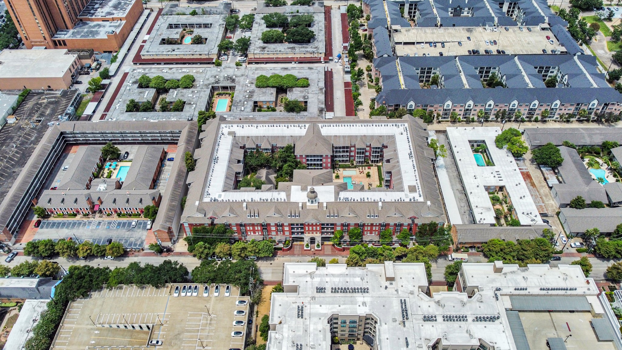 2400 McCue Road, Unit 424 Houston, TX 77056 - Photo 3 of 33 a view of multiple houses with a street