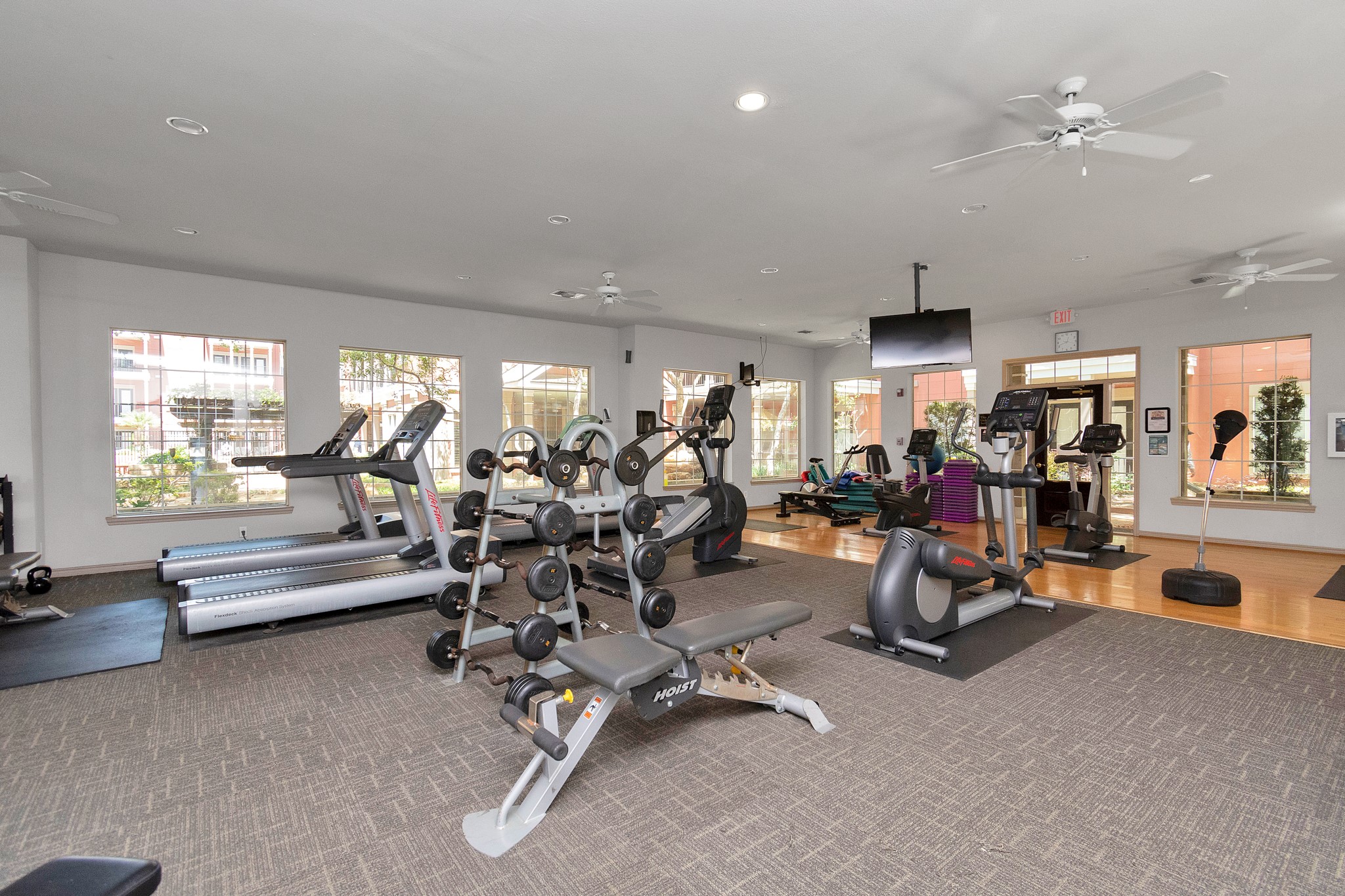 2400 McCue Road, Unit 424 Houston, TX 77056 - Photo 31 of 33 a view of a room with gym equipment