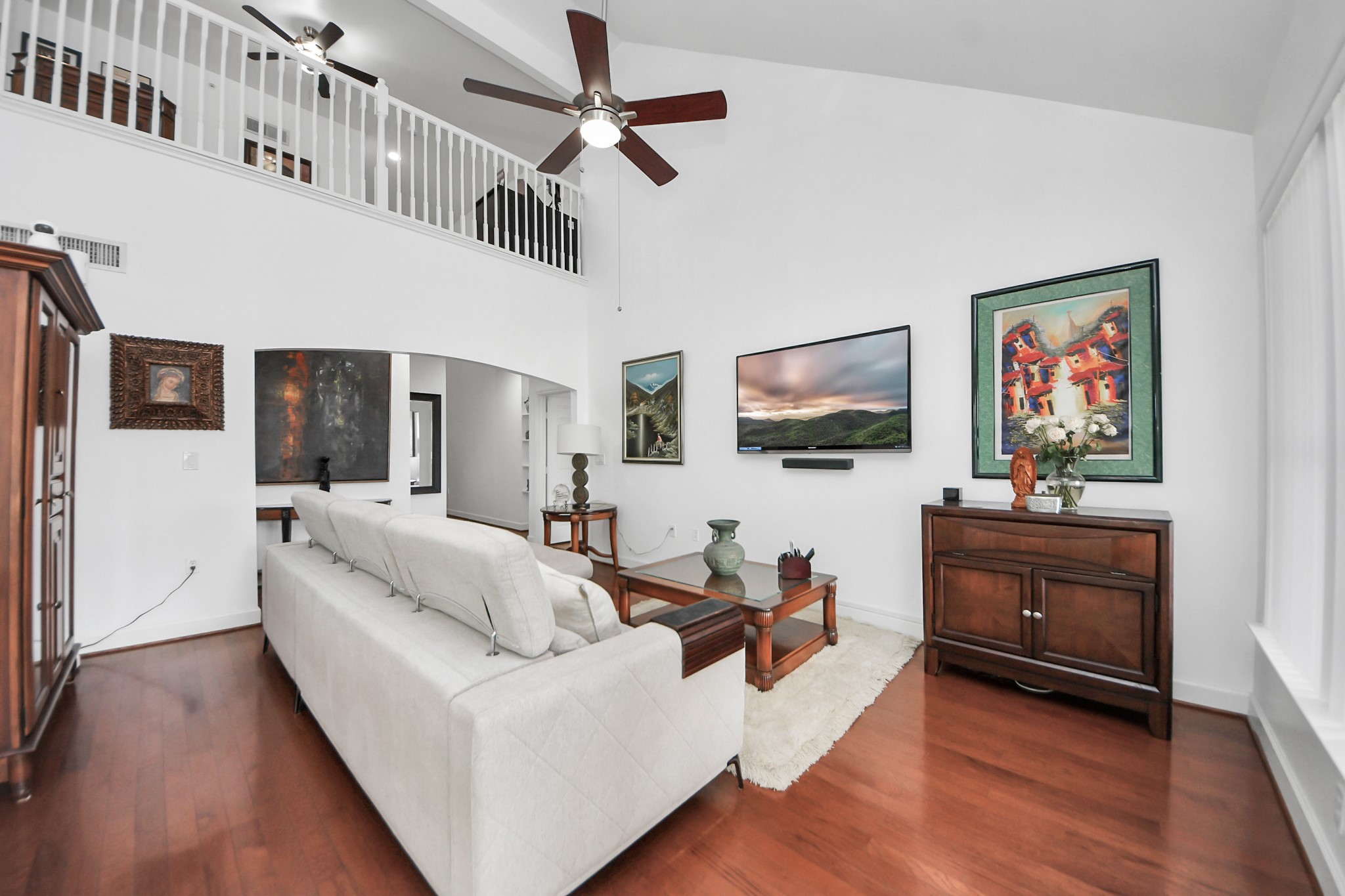 2400 McCue Road, Unit 424 Houston, TX 77056 - Photo 7 of 33 a living room with furniture and a flat screen tv