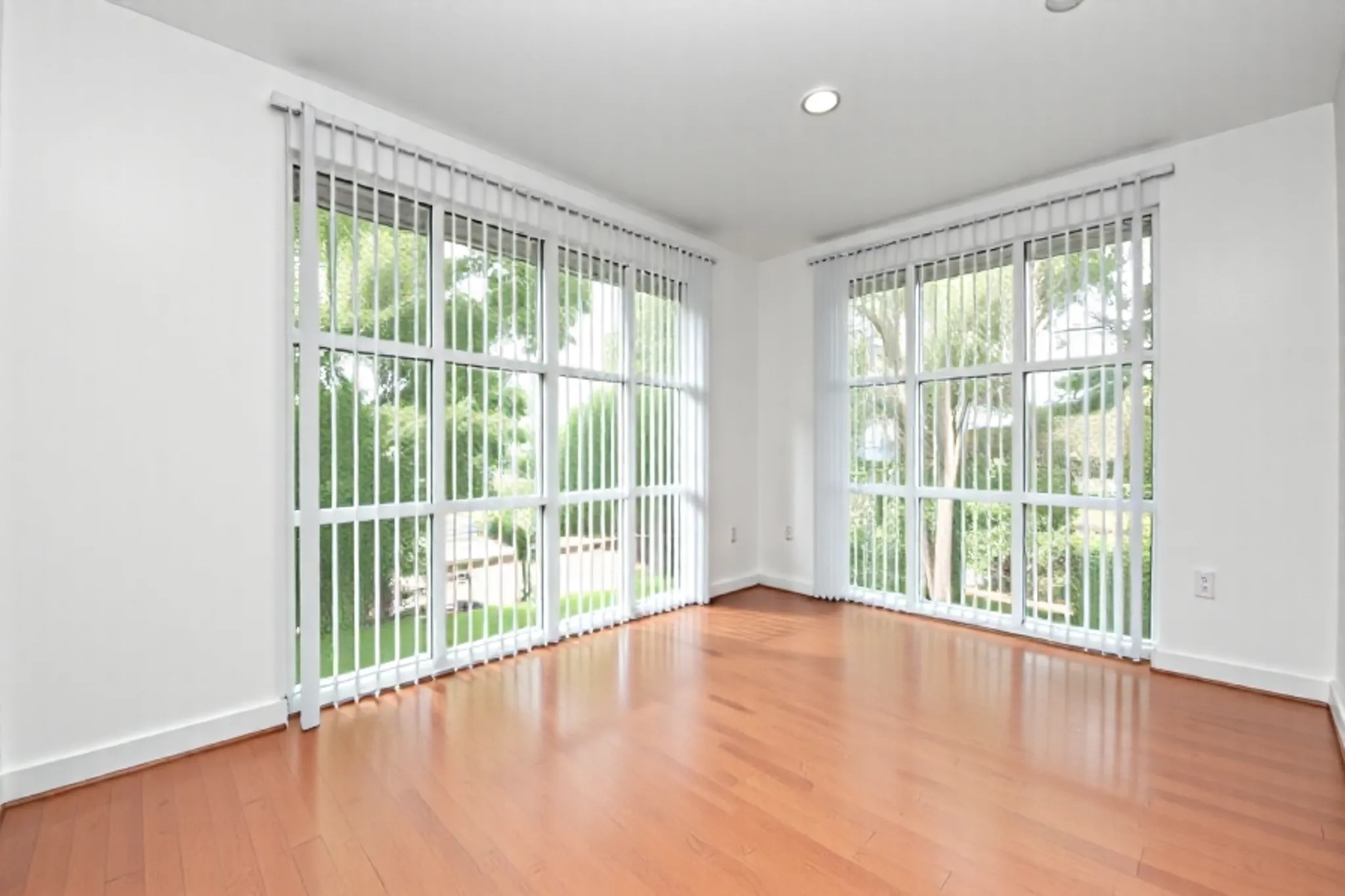 2400 McCue Road, Unit 424 Houston, TX 77056 - Photo 10 of 33 a view of an empty room with wooden floor and a large window