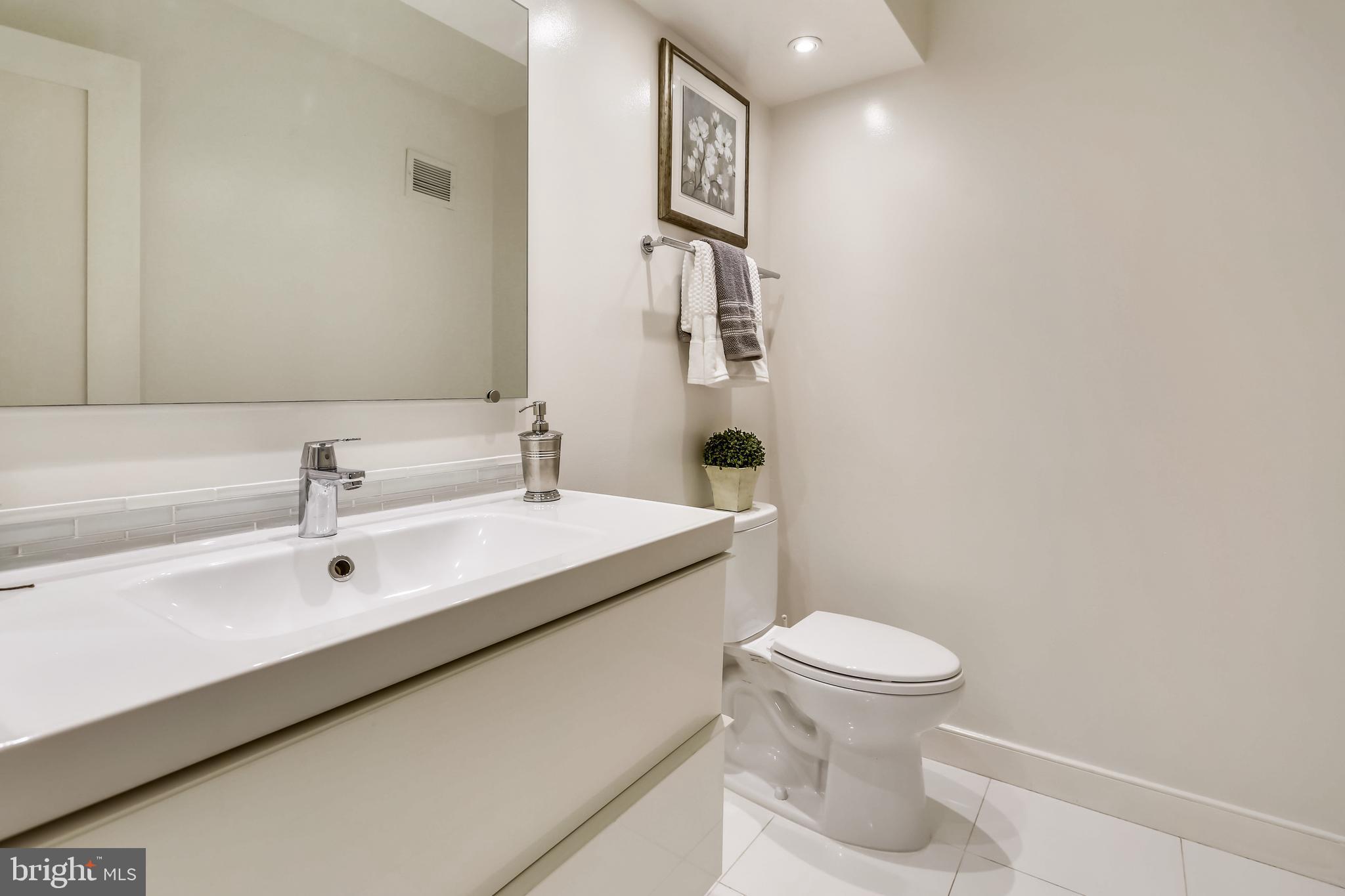 4620 North Park Avenue, Unit 1606E Chevy Chase, MD 20815 - Photo 17 of 73 Half bath