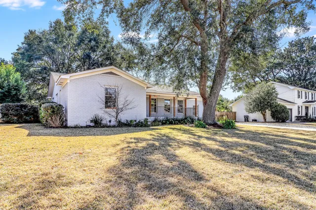 $700,000 | 1227 Oakcrest Drive, Charleston, SC 29412