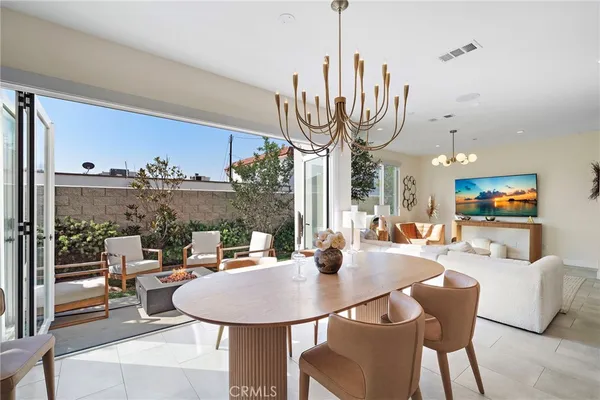 $1,899,000 | 2573 Elden Avenue, Unit D, Costa Mesa, CA 92627
