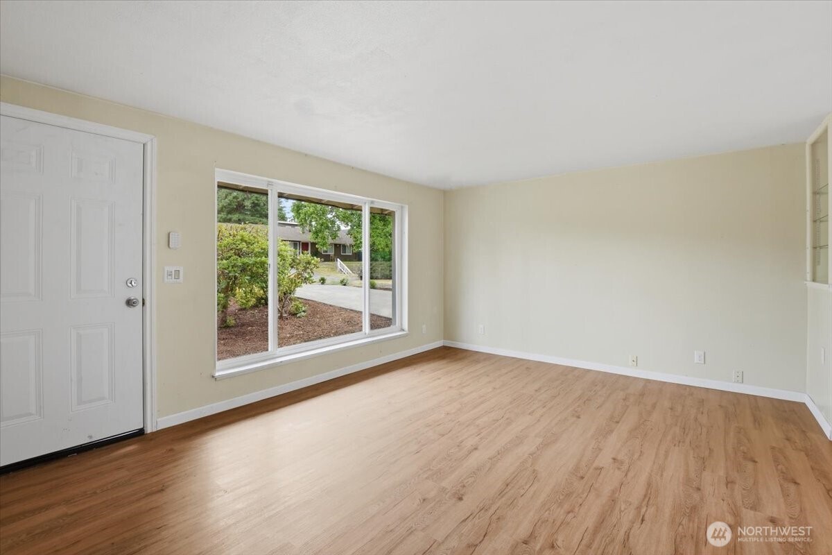 851 Pierce Avenue Northeast Renton, WA 98056 - Photo 4 of 36