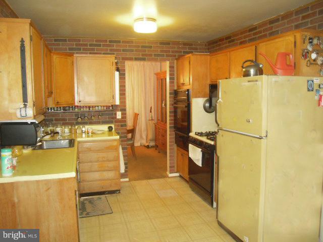 6432 Deepford Street Springfield, VA 22150 - Photo 11 of 28 Kitchen