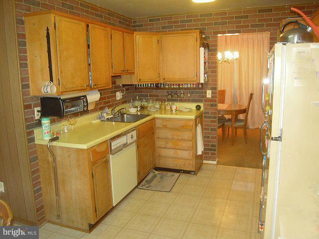 6432 Deepford Street Springfield, VA 22150 - Photo 20 of 28 Kitchen