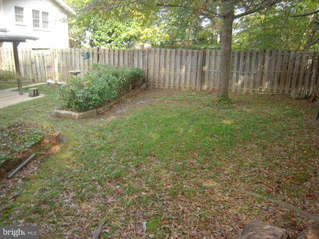 6432 Deepford Street Springfield, VA 22150 - Photo 5 of 28 Large, Level Backyard