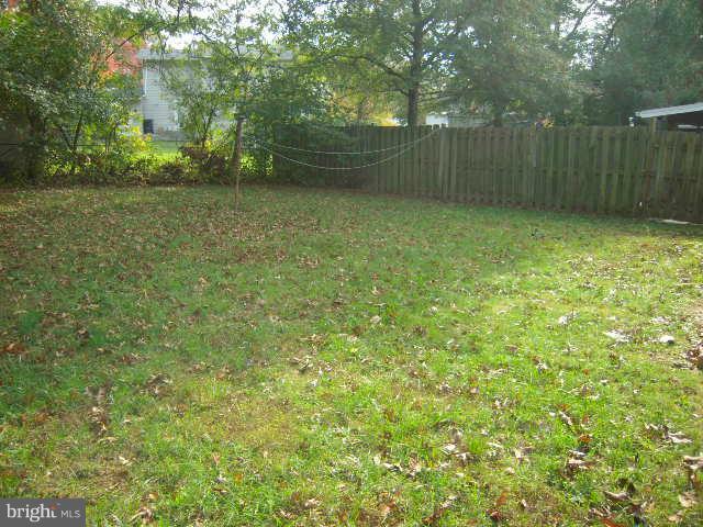 6432 Deepford Street Springfield, VA 22150 - Photo 8 of 28 Large, Level Backyard