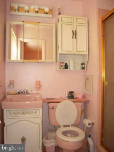 6432 Deepford Street Springfield, VA 22150 - Photo 9 of 28 Bath (Master)