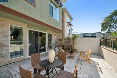 $1,725,000 | 1247 Walker Avenue, Unit 2, Walnut Creek, CA 94596