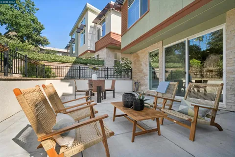 $1,725,000 | 1247 Walker Avenue, Unit 2, Walnut Creek, CA 94596