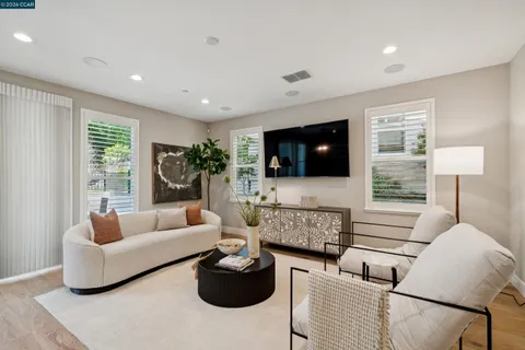 $1,725,000 | 1247 Walker Avenue, Unit 2, Walnut Creek, CA 94596