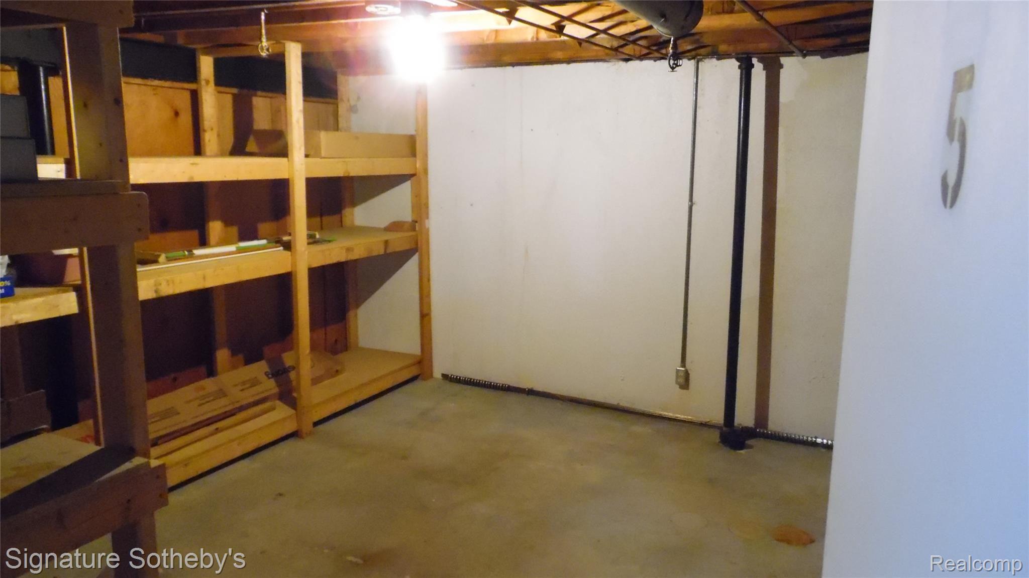 1750 Vernier Road, Unit 5 Grosse Pointe, MI 48236 - Photo 22 of 33 SAM_5587.JPG