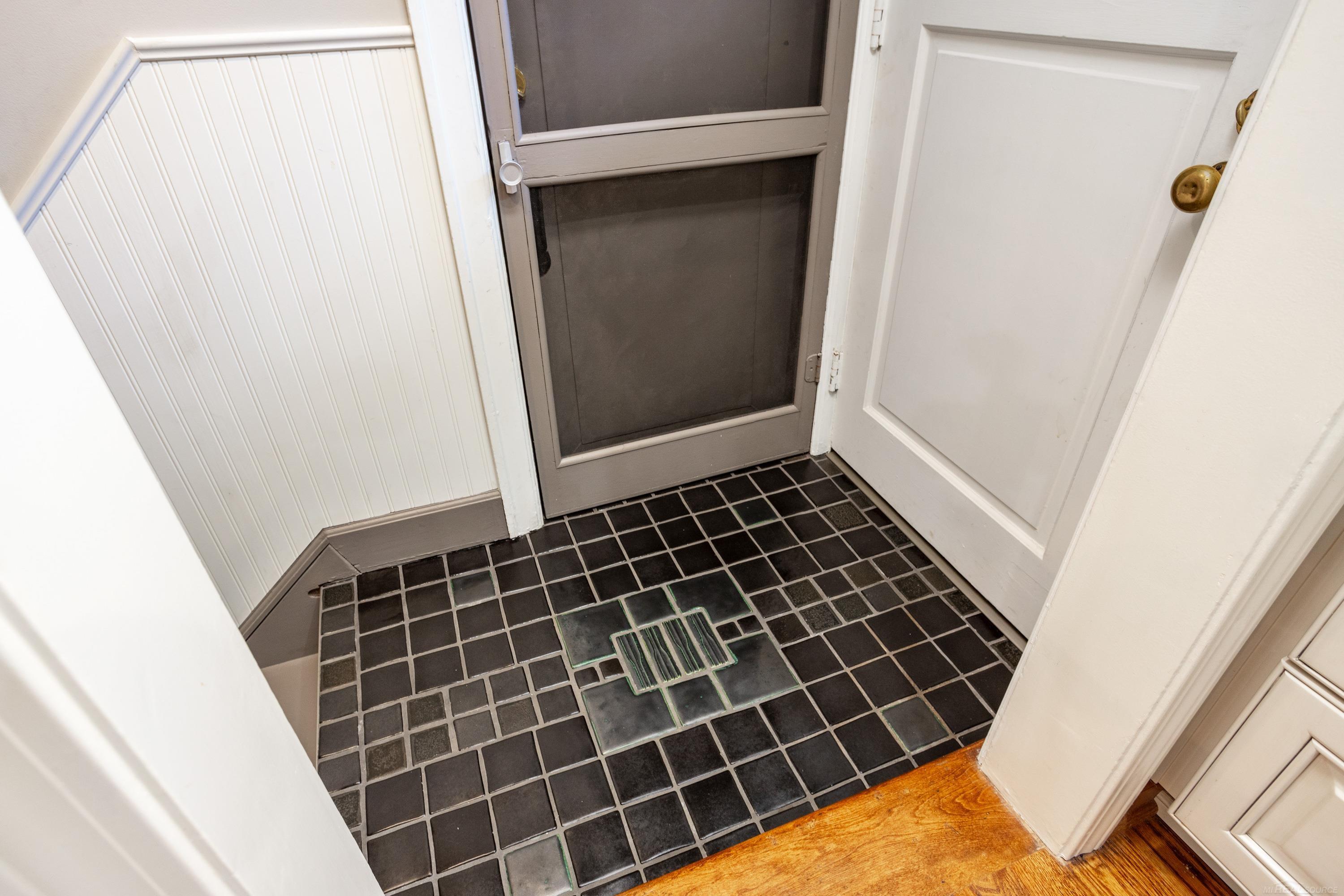 1115 Whittier Road Grosse Pointe, MI 48230 - Photo 50 of 68 50086408-49.JPG
