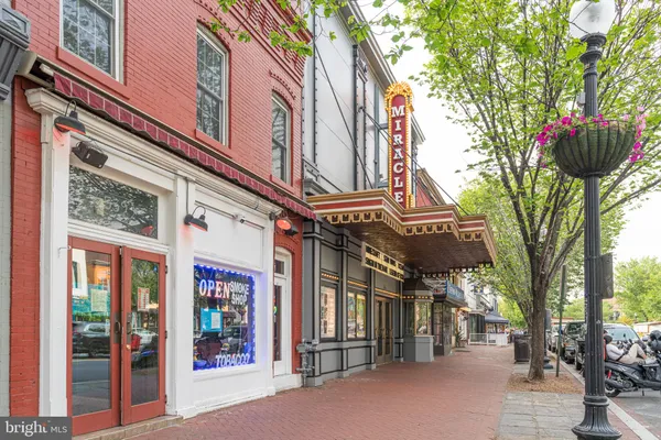 $1,275 | 711 G Street Southeast, Washington, DC 20003