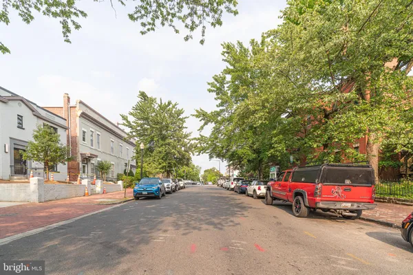 $1,275 | 711 G Street Southeast, Washington, DC 20003