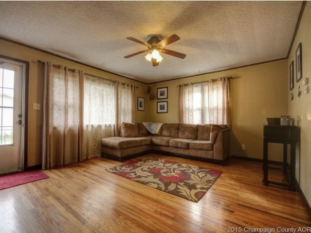 202 Center Street Seymour, IL 61875 - Photo 3 of 24