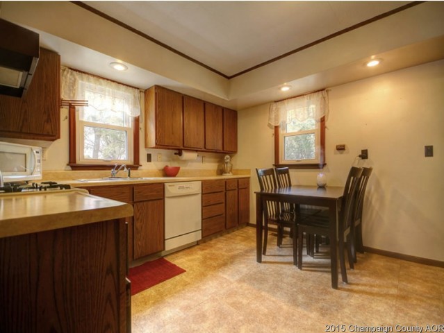 202 Center Street Seymour, IL 61875 - Photo 5 of 24