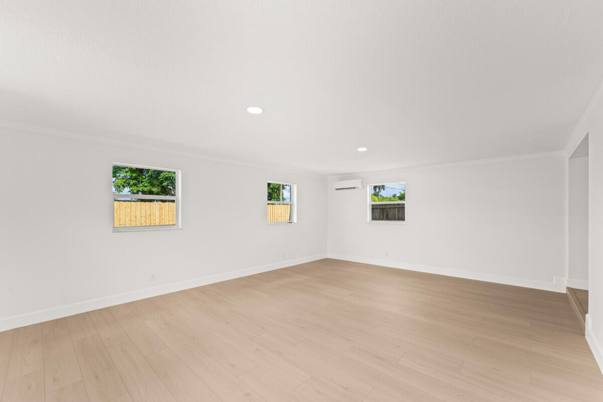 3797 Bahama Road Palm Beach Gardens, FL 33410 - Photo 20 of 27 an empty room with windows and windows