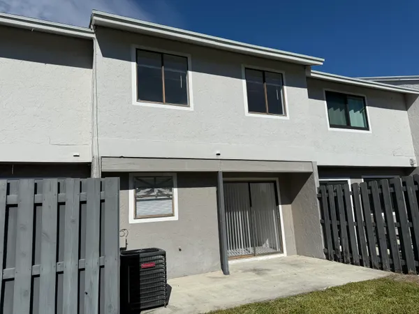 $2,400 | 1403 Wharf Lane, Greenacres, FL 33463