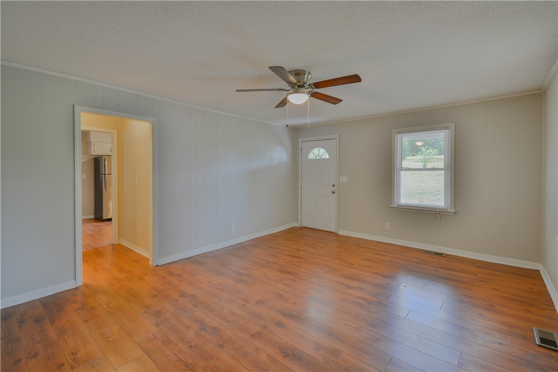 415 Wolf Stake Church Road Seneca, SC 29672 - Photo 4 of 17 Gallery Image 4