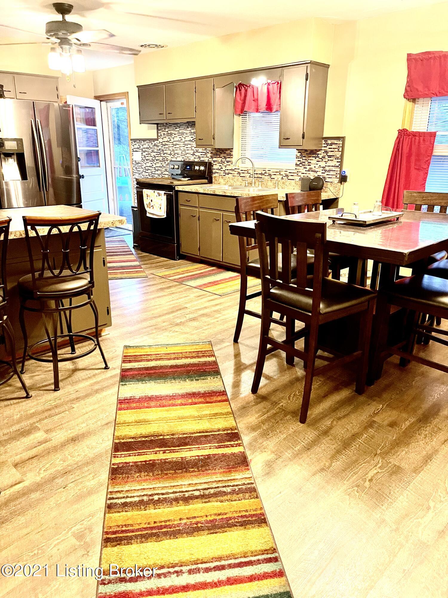 4417 Dover Road Louisville, KY 40216 - Photo 23 of 34 24898D9F-4E97-4A7E-8D76-95866C47741F