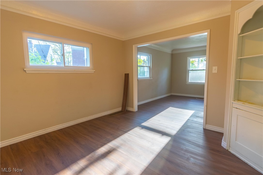 2021 Hilton Road Cleveland, OH 44112 - Photo 7 of 29 Dining room