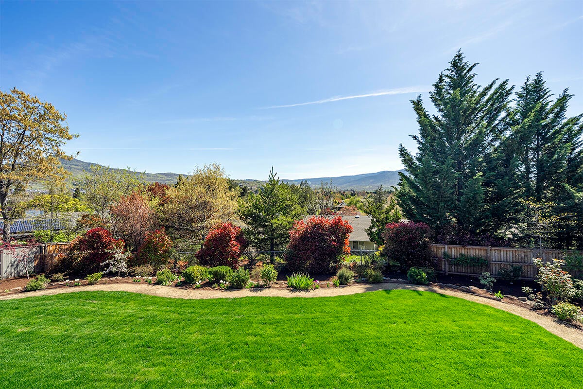 113 South Foothill Road Medford, OR 97504 - Photo 28 of 32 DSC07886-HDR-Edit
