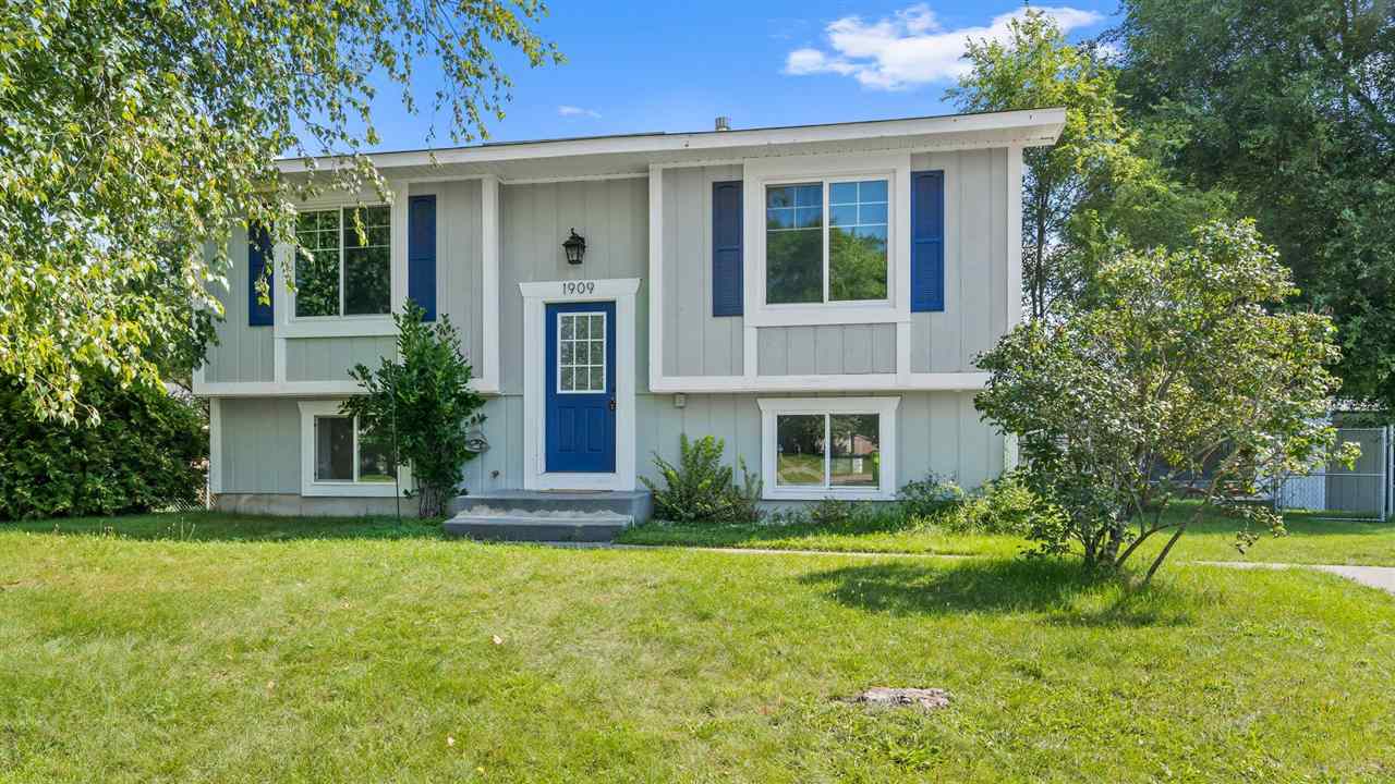 1909 Radcliff Road Traverse City, MI 49685 - Photo 24 of 25 1891919-23.JPG