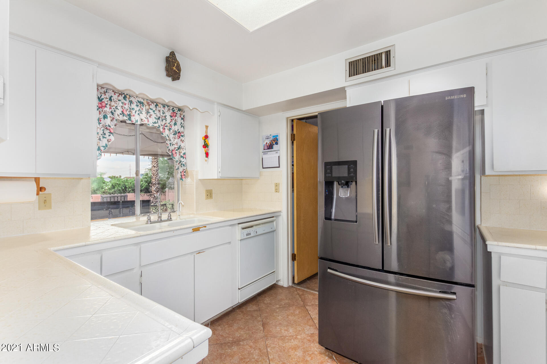 5703 East Decatur Street Mesa, AZ 85205 - Photo 11 of 33 Kitchen