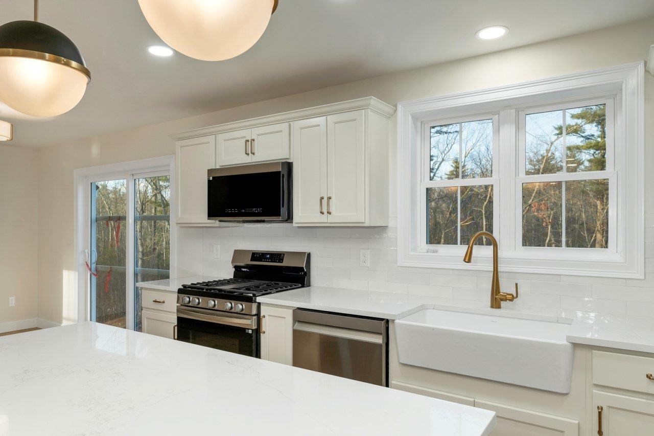 102 Laurel Road, Unit 30 Hooksett, NH 03106 - Photo 12 of 57