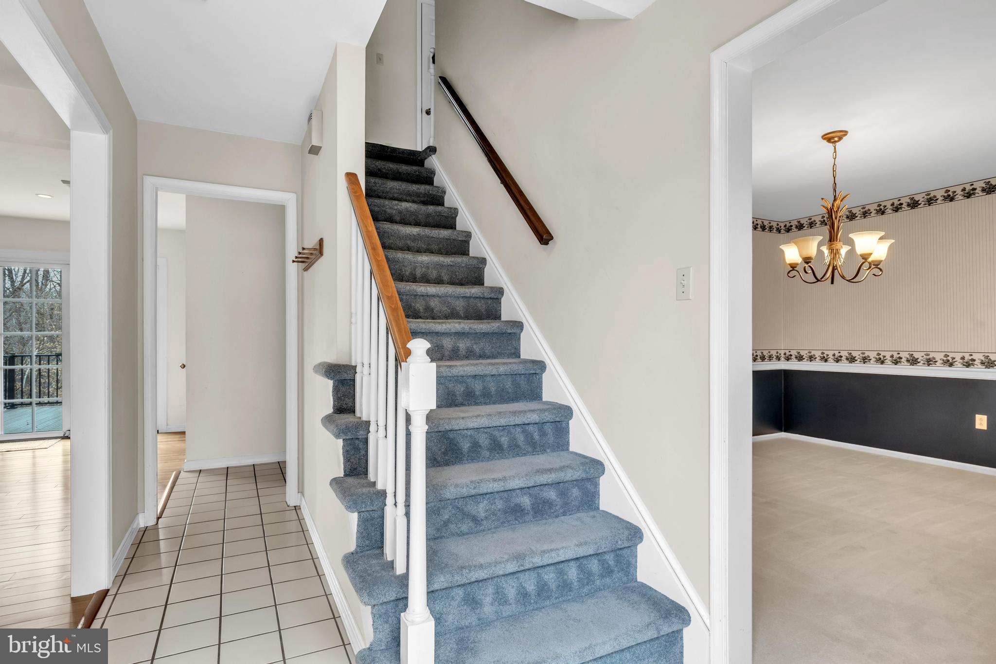 121 Ridgewood Circle Downingtown, PA 19335 - Photo 4 of 35 Entryway