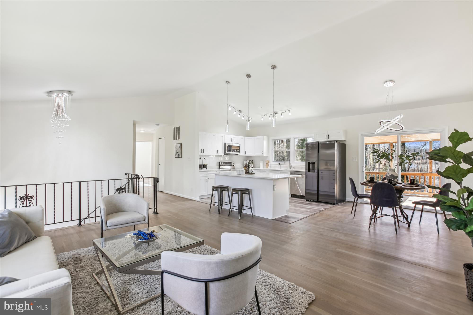 2604 Culpeper Road Alexandria, VA 22308 - Photo 5 of 42 Bright and Open