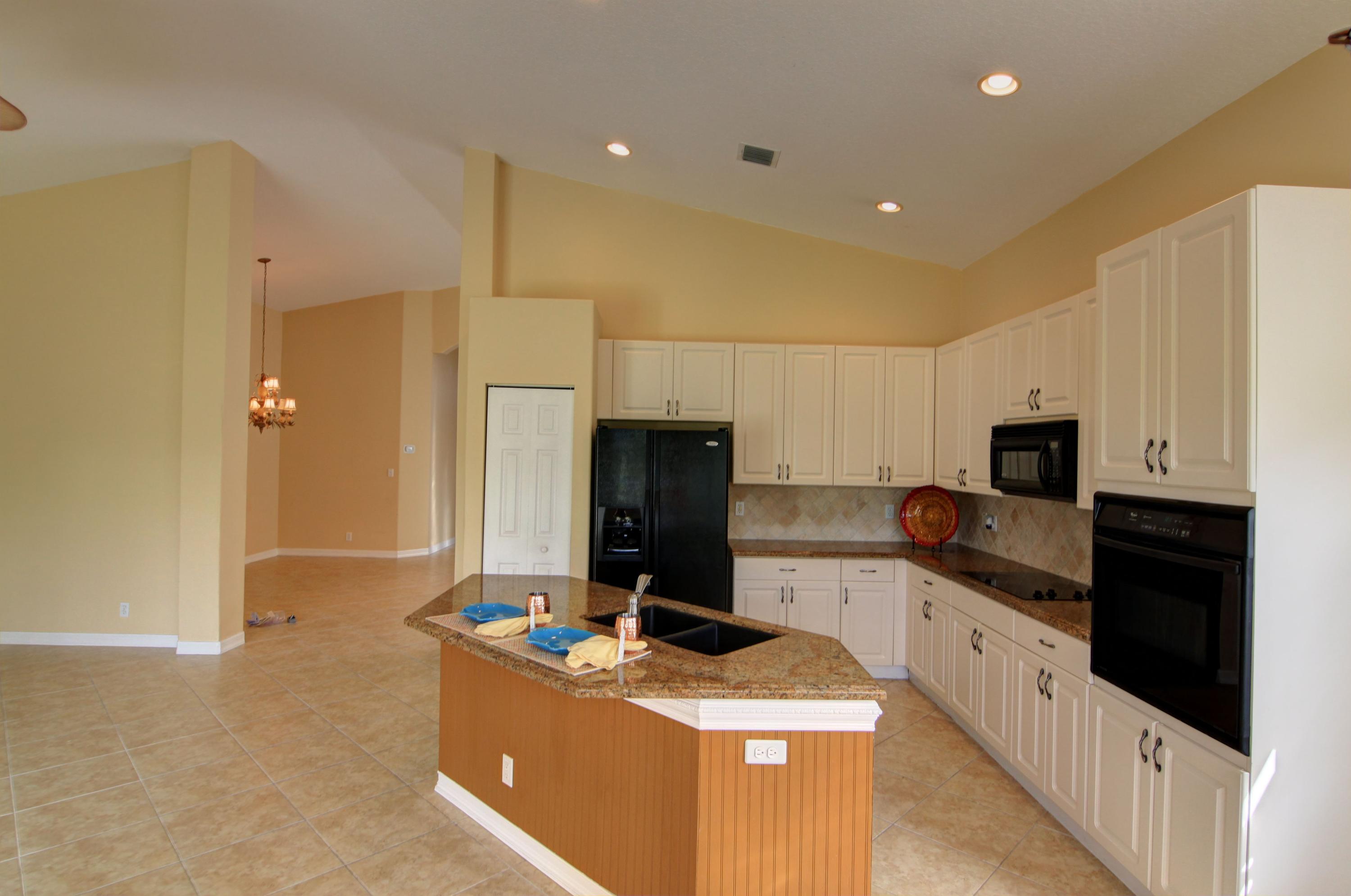 2968 Southeast Racoon Way Stuart, FL 34997 - Photo 4 of 19 aaKitchen2