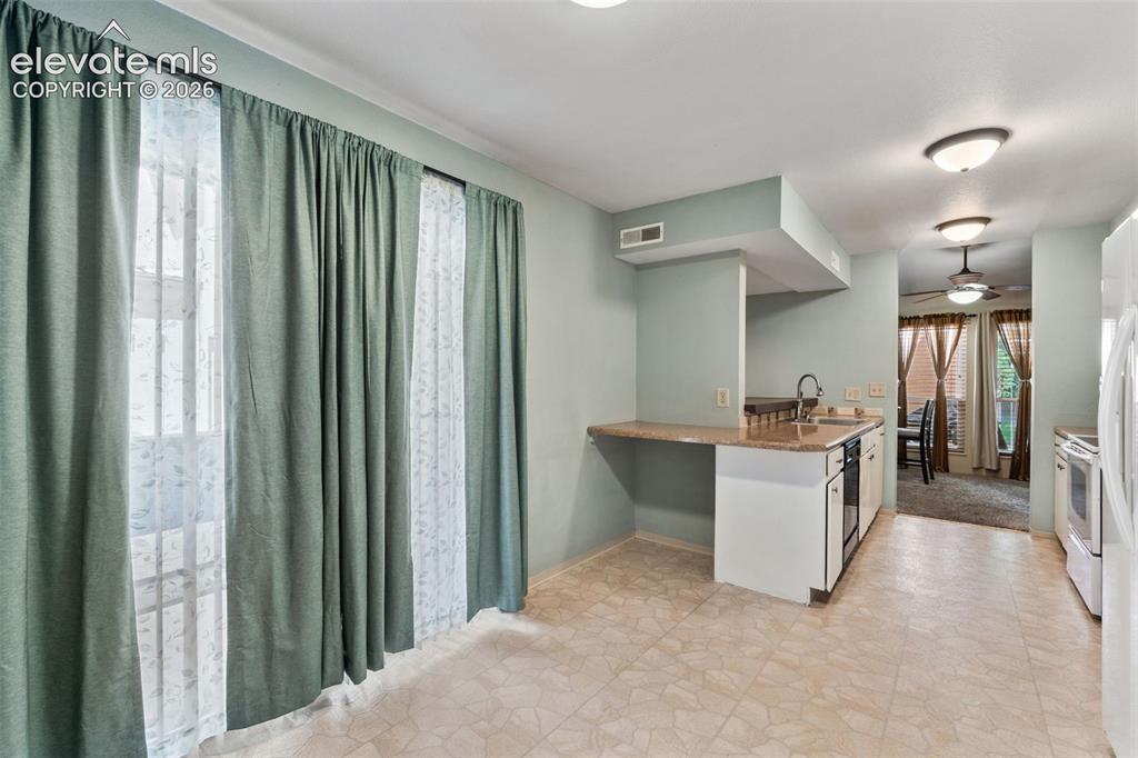 3330 Templeton Gap Road, Unit 6 Colorado Springs, CO 80907 - Photo 19 of 40