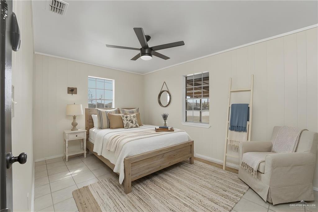 3101 Tom Gill Road Penitas, TX 78576 - Photo 9 of 16 a bedroom with a bed and a couch