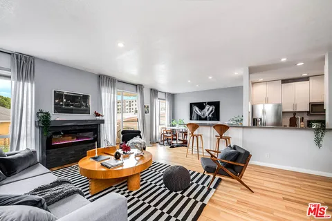 $697,000 | 1310 North Detroit Street, Unit 206, Los Angeles, CA 90046