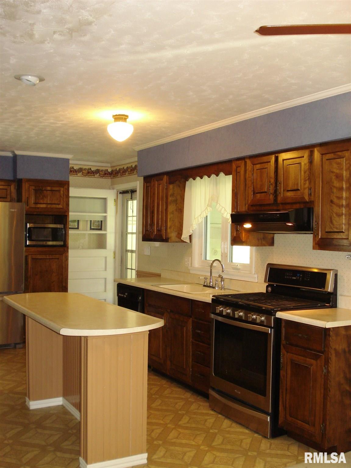 109 Henderson Road Knoxville, IL 61448 - Photo 17 of 31 Gallery Image 17