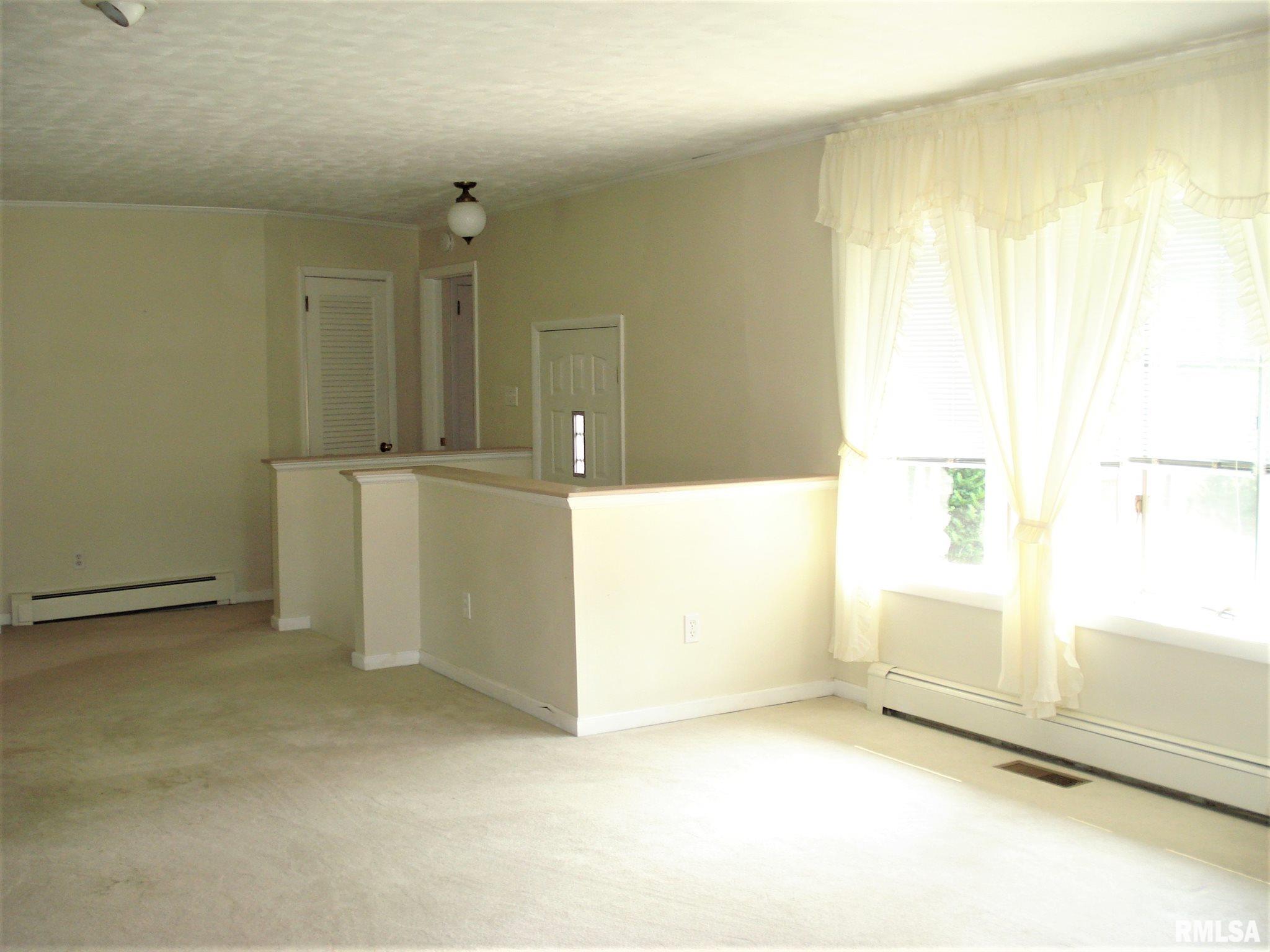 109 Henderson Road Knoxville, IL 61448 - Photo 5 of 31 Gallery Image 5