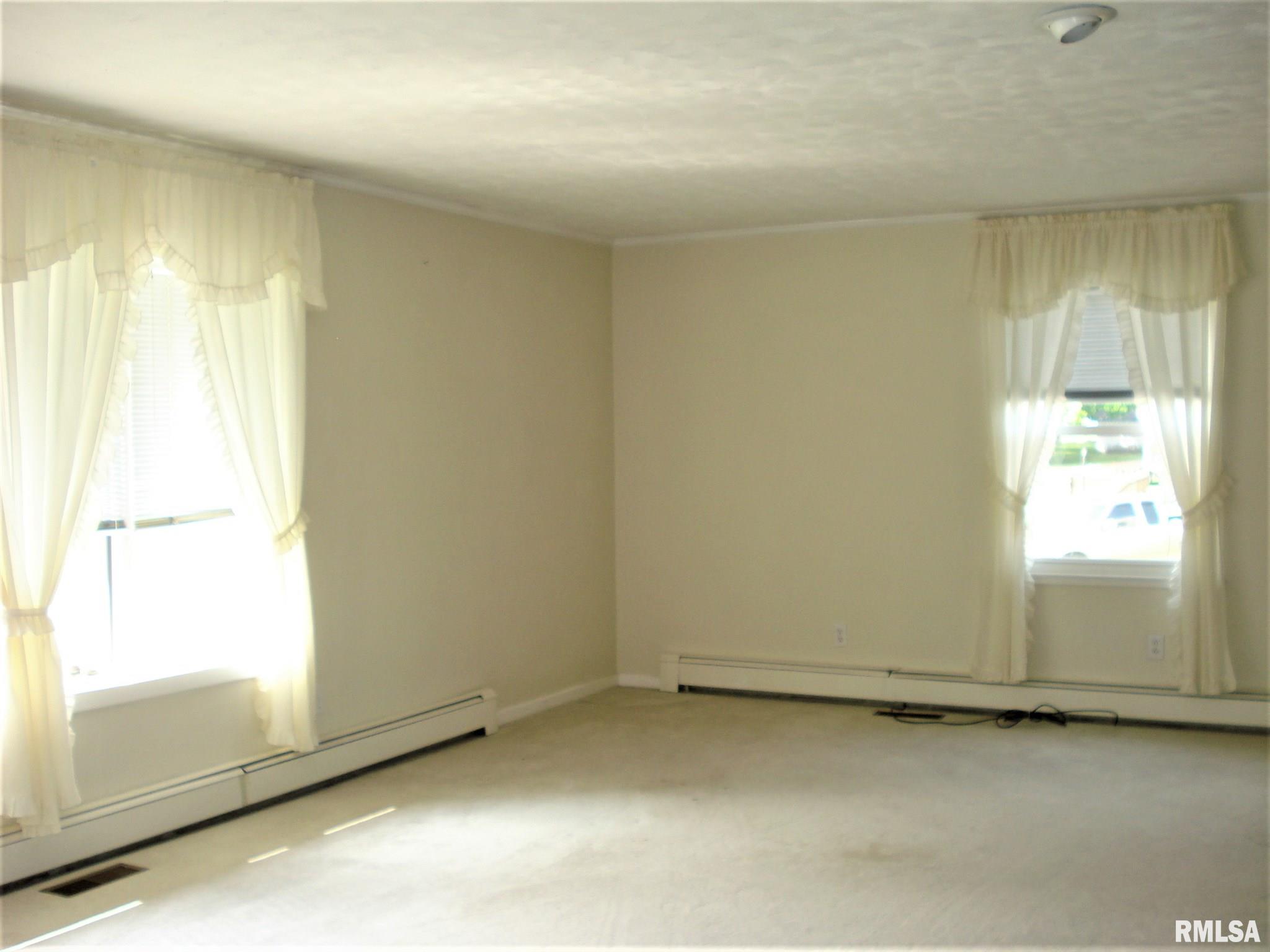109 Henderson Road Knoxville, IL 61448 - Photo 6 of 31 Gallery Image 6
