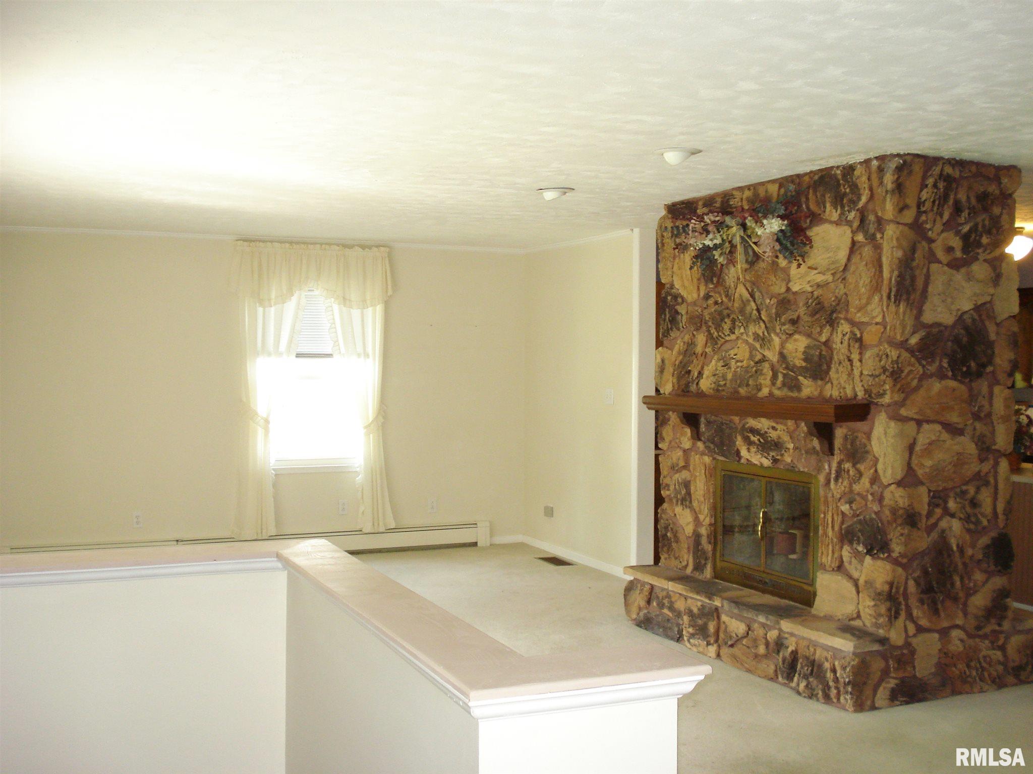 109 Henderson Road Knoxville, IL 61448 - Photo 7 of 31 Gallery Image 7
