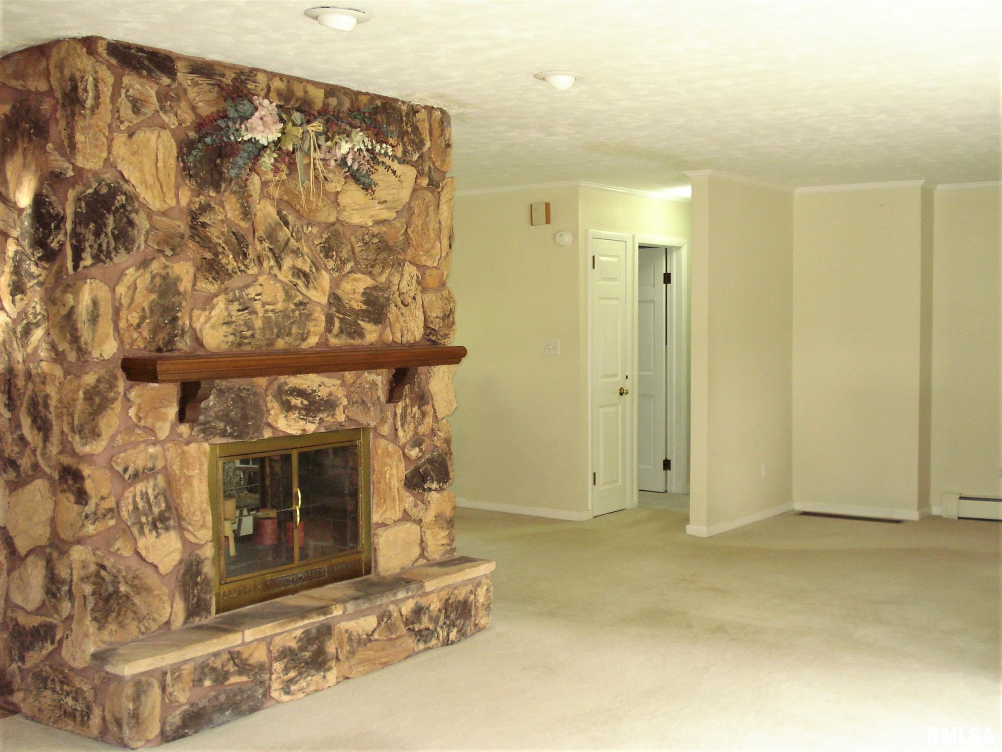 109 Henderson Road Knoxville, IL 61448 - Photo 8 of 31 Gallery Image 8