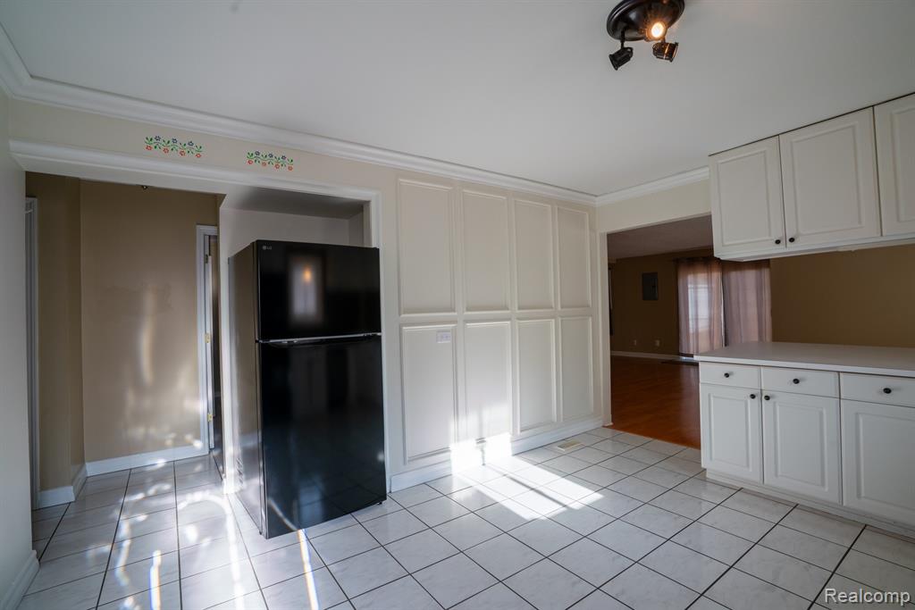 4205 Harding Street Dearborn Heights, MI 48125 - Photo 11 of 30
